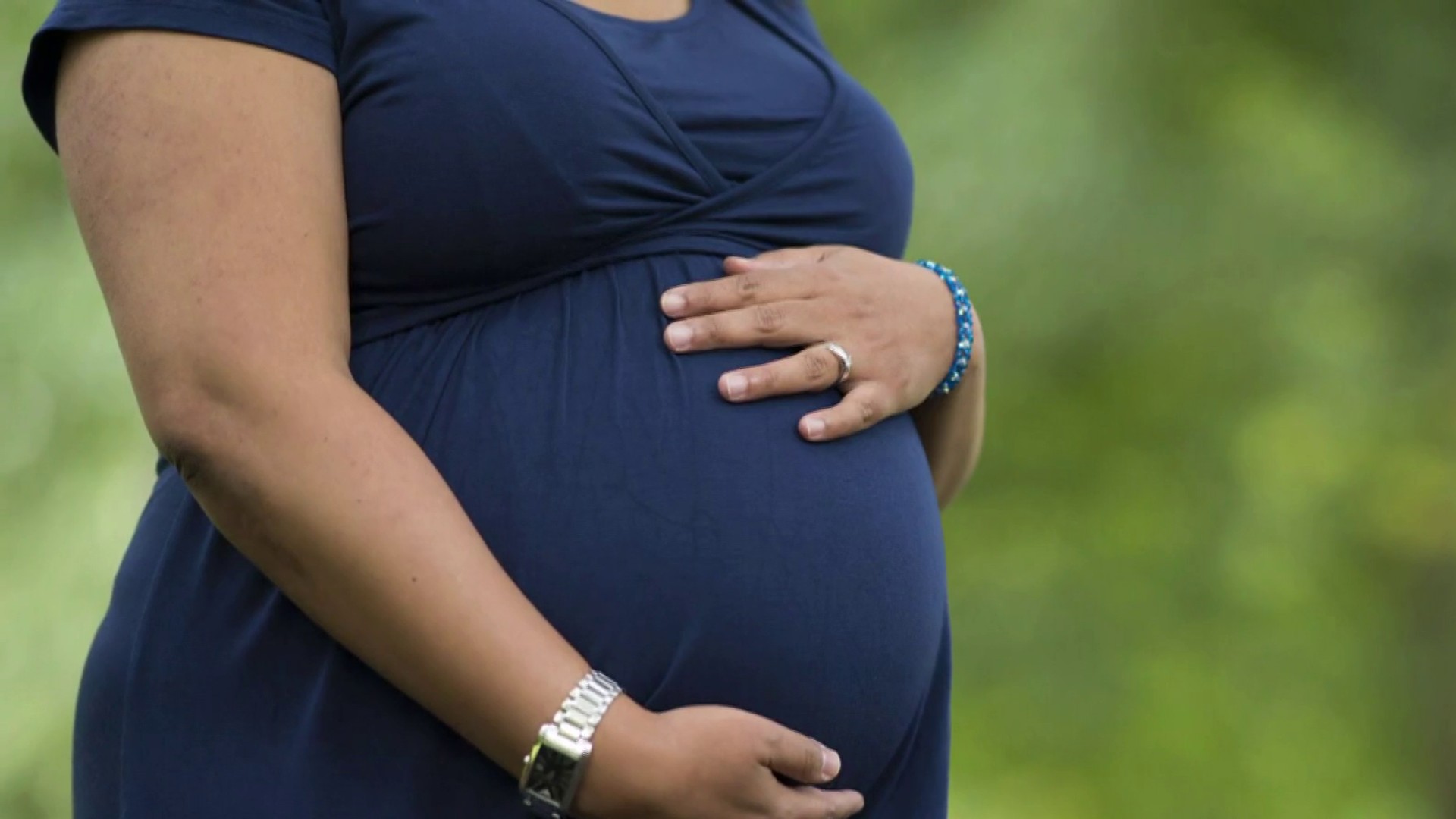 Covid unlocking risk for pregnant women, say doctors - BBC News